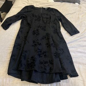 XL Simply Vera Black Dress with Velvet Flowers Pattern😍